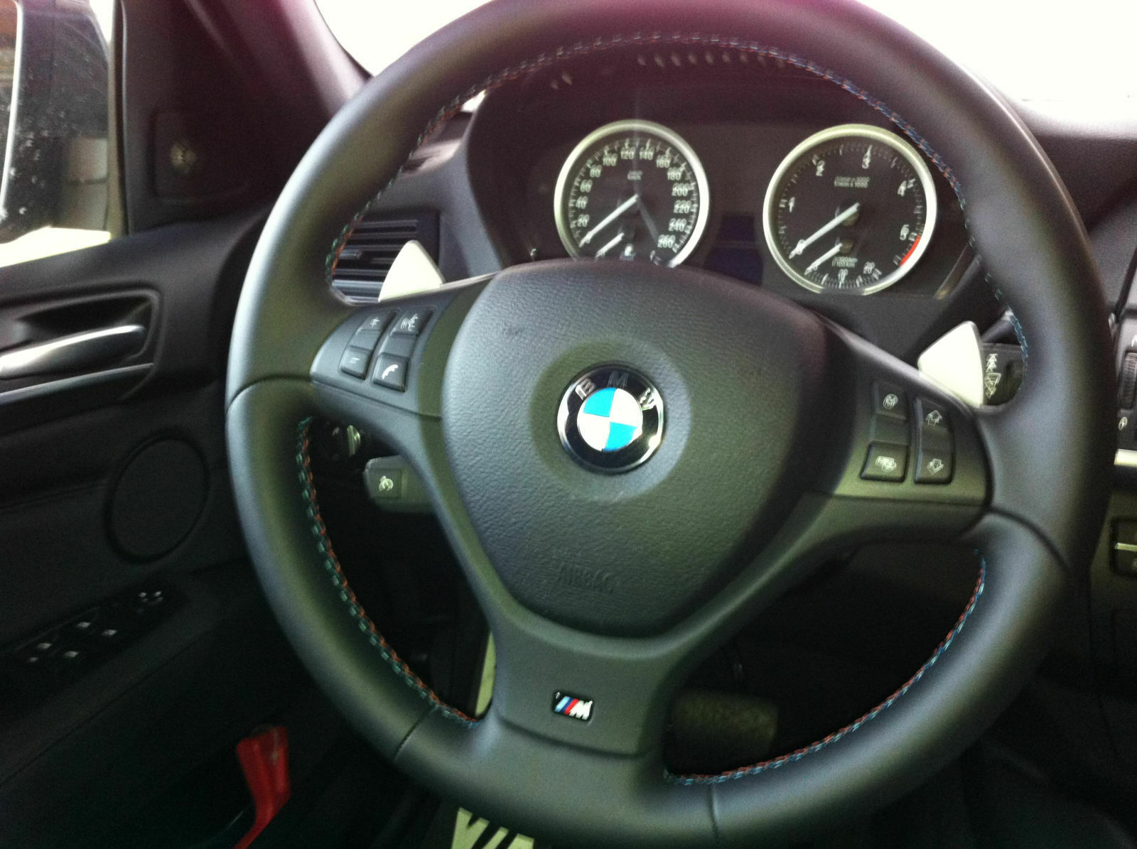 X6M Lenkrad in 3.5d eingebaut