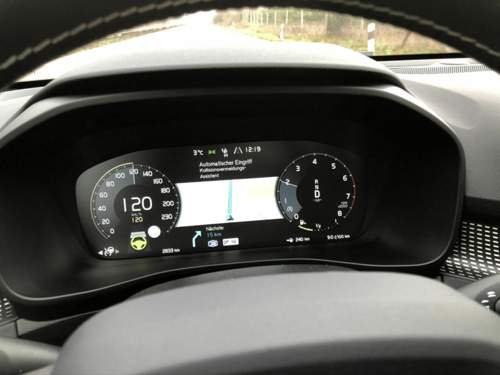 200126-volvo-xc40-kollisionsalarm-foto-cockpit