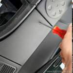 Den hinteren Teil der Batterieabdeckung entfernen. (Bild von MT gedreht)