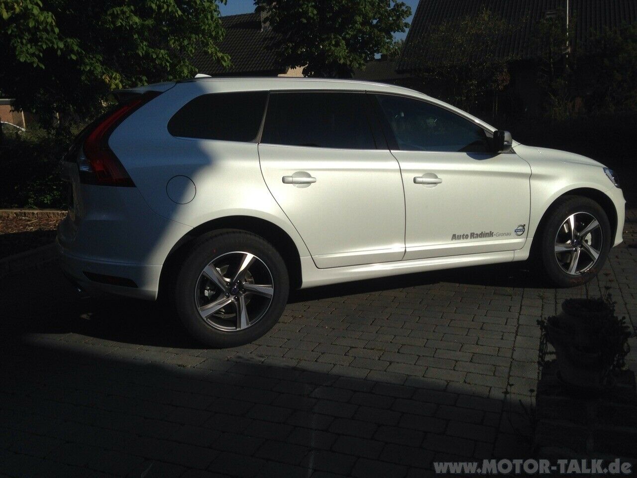 XC60 R-Design Crystal White