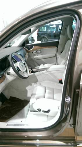 Xc90-interieur-cockpit-gesamt-leder-weiss-vcc08334-gallery-image