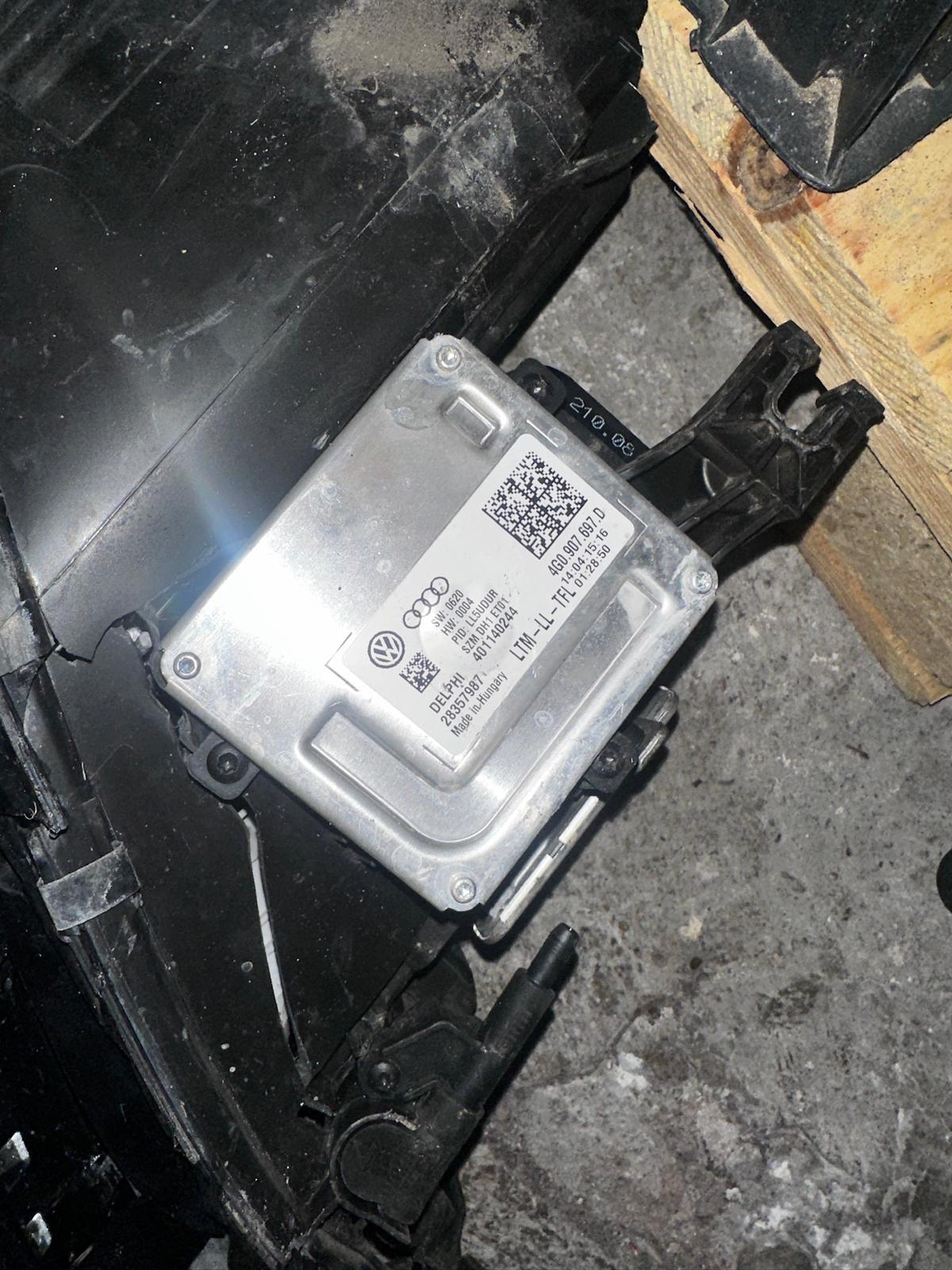 Xenon Scheinwerfer leuchten nach unten beim Rechts lenken