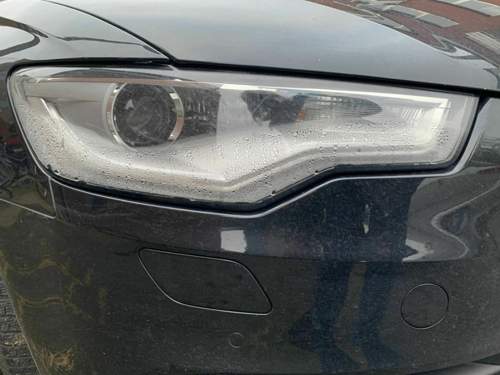 Audi A6 Scheinwerfer mit Wasser