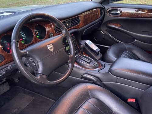 XJ8