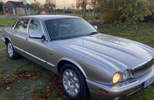 XJ8