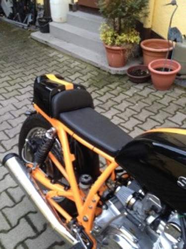GS 750