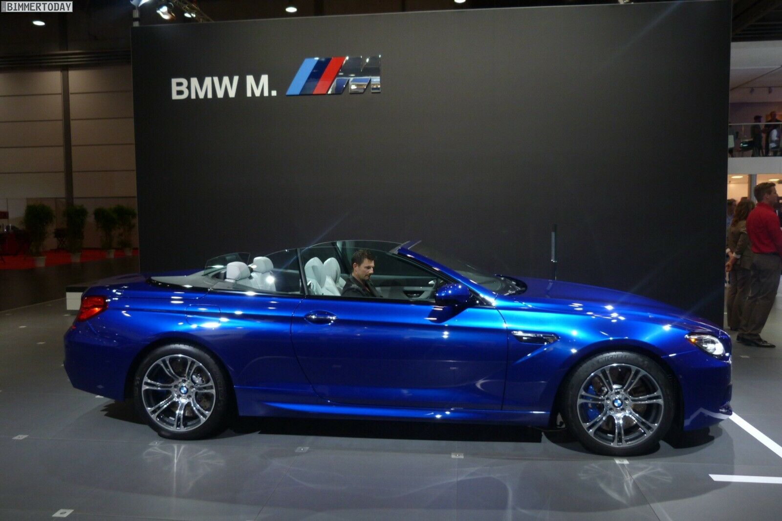Yas Marina Blau oder San Marino Blau für ein 440ix Cabrio?