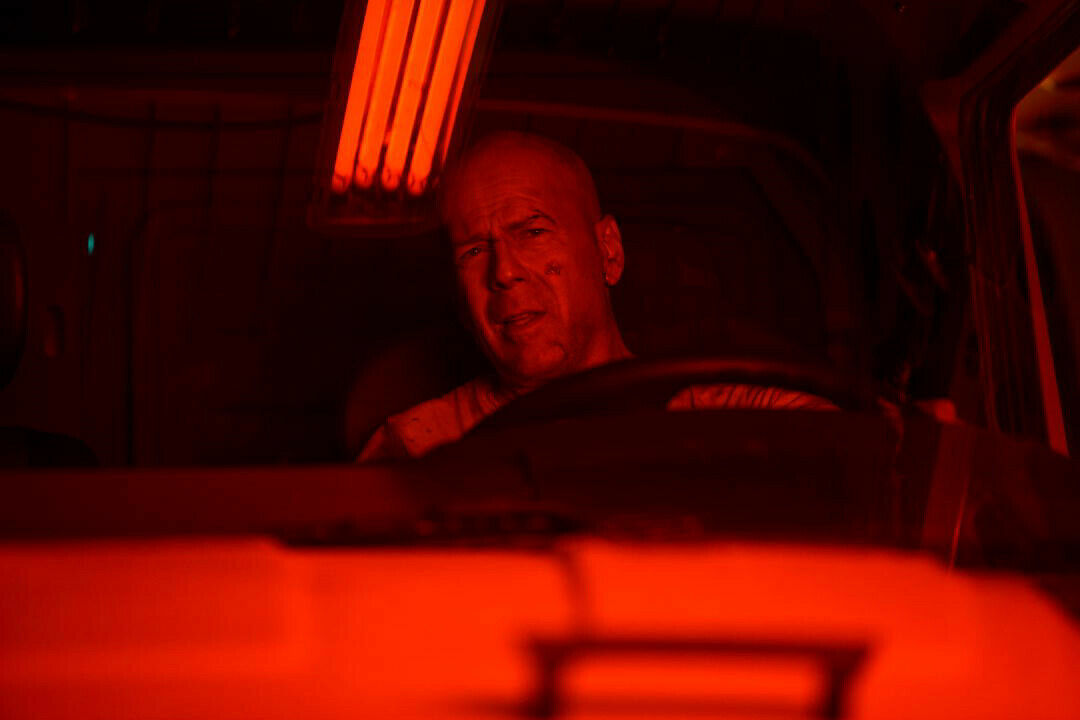 Bruce Willis als John McClane im Mercedes Zetros: Nur kurz die Welt retten.