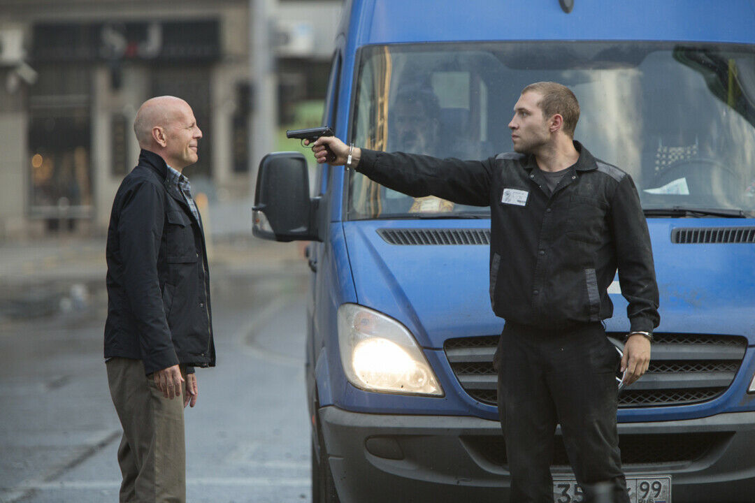 Familienstreit: Jack McClane und sein Vater John vor einem Mercedes Sprinter.