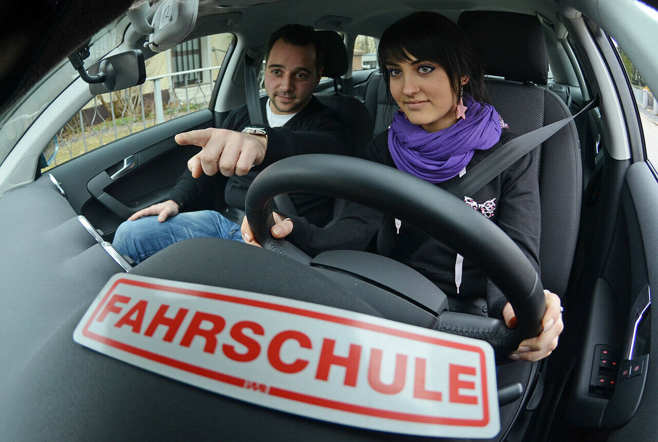 Mehr, als herumfahren und quatschen: Die Ausbildung zum Fahrlehrer ist hart und entbehrungsreich. Mit ein Grund für die Nachwuchs-Sorgen der Branche