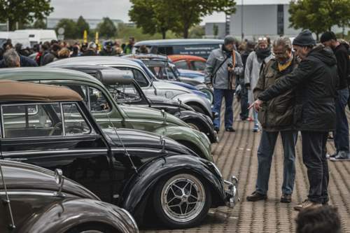 Der VW Käfer befindet sich heute in der Hand überwiegend freundlicher Menschen - man grüßt sich gern, wenn auch mitunter sehr oft