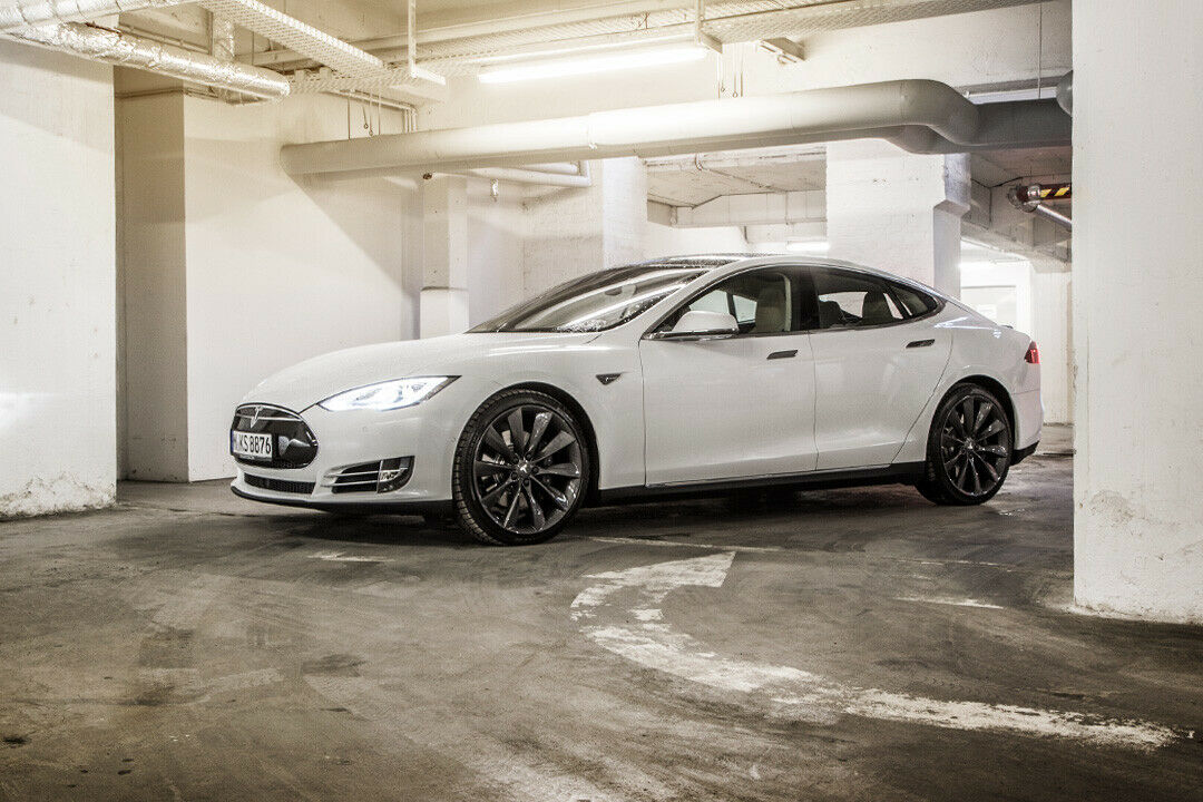 Der Elektromotor im Tesla-Heck leistet 421 PS und 600 Newtonmeter Drehmoment