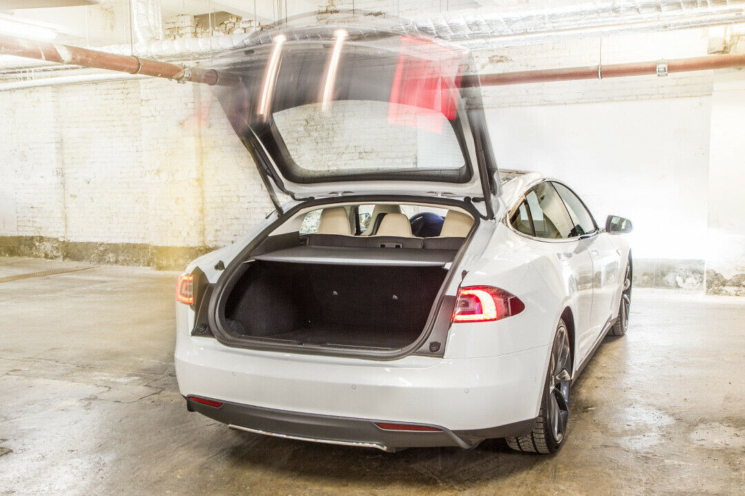Die Heckklappe unseres Model S öffnet und schließt elektrisch