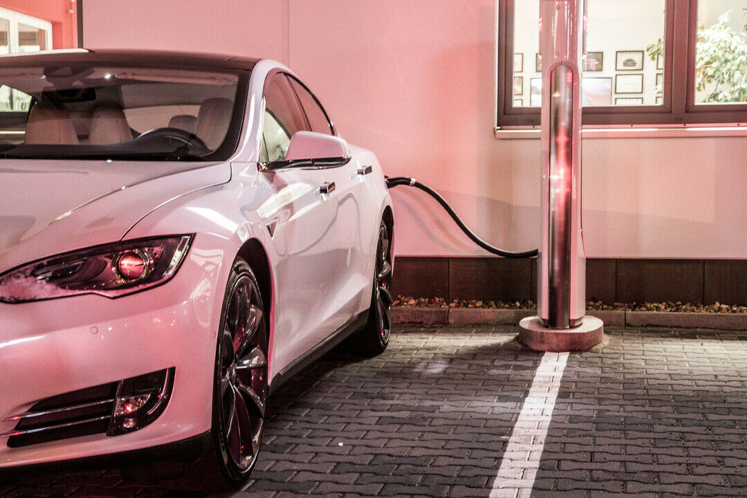 Am Supercharger lädt der Tesla in 40 Minuten 80 Prozent Batteriekapazität