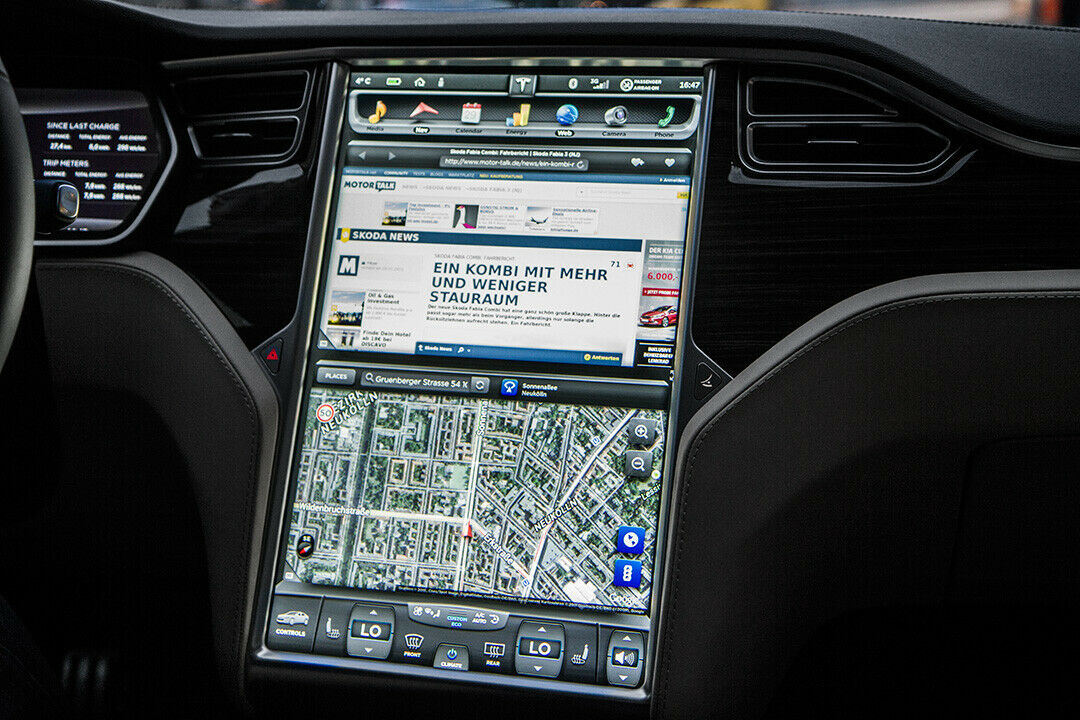 Neben Navigation, Radio und Kalender integriert Tesla einen Browser