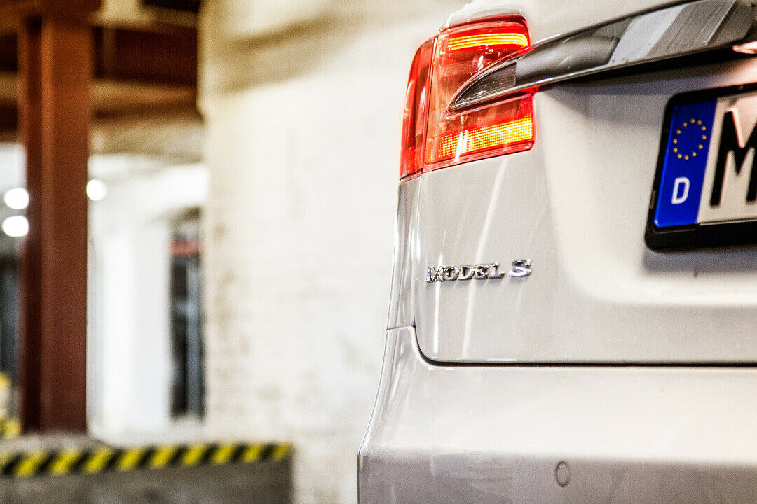 Das Model S ist das erste Fahrzeug, das Tesla selbst entwickelt hat