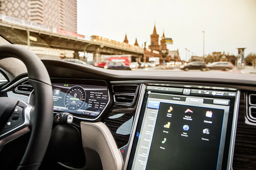 Tesla Model S P85: Einige Funktionen verstecken sich in Untermenüs