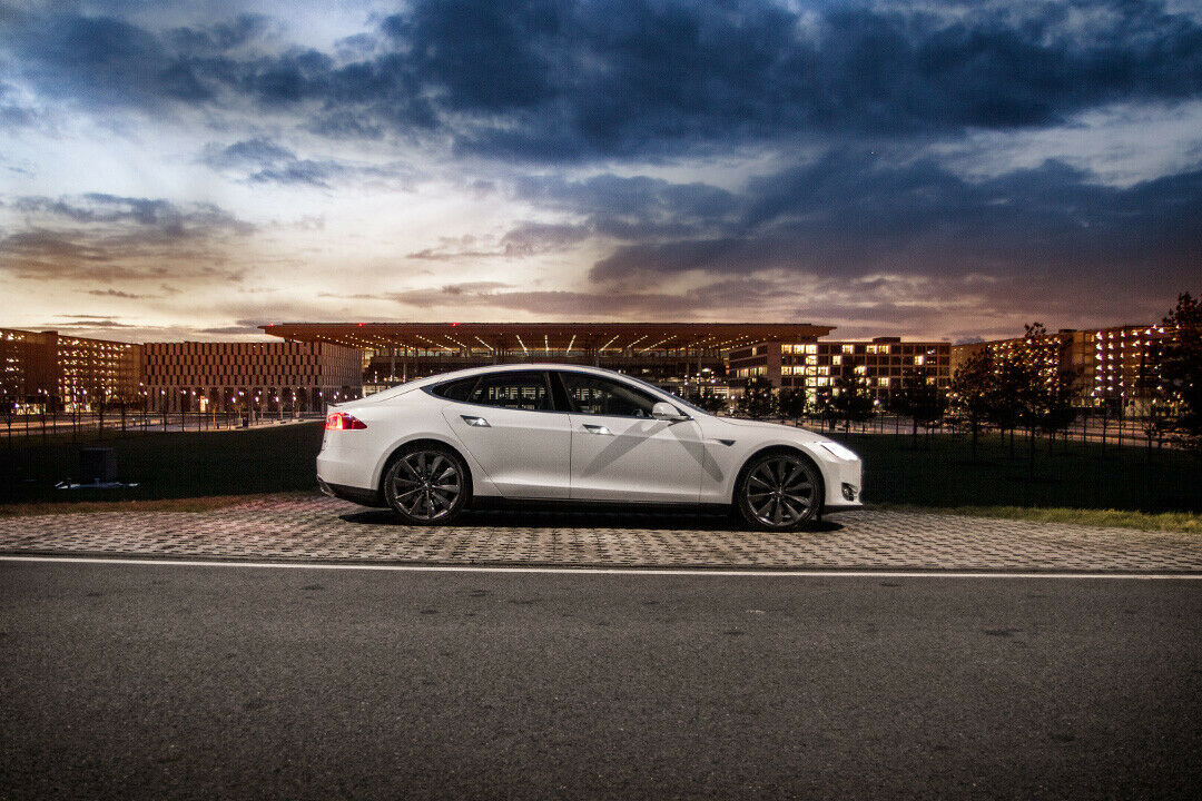 Elektro-Limousine mit Benzin-Reichweite: Tesla Model S P85 im Test
