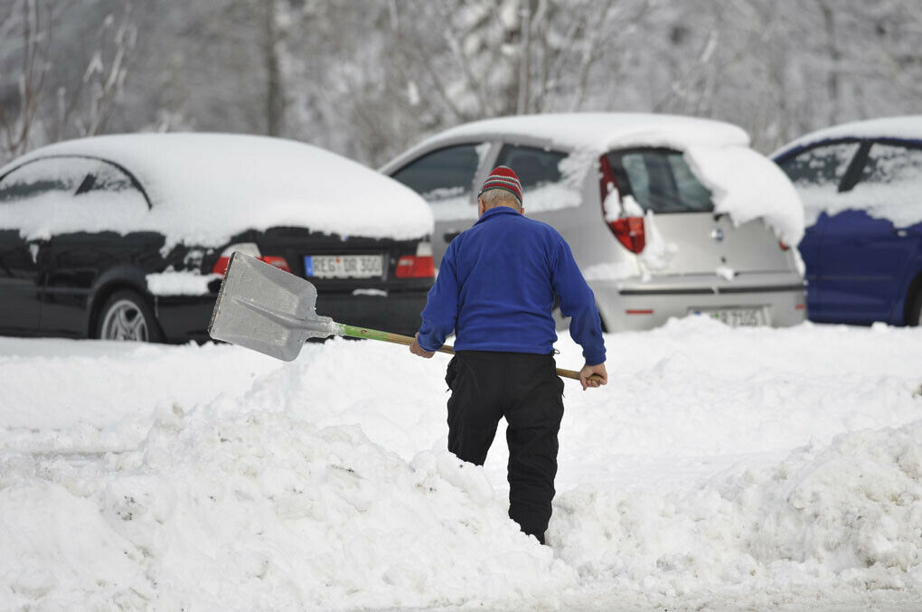 Im Winter kann der Weg aus der Parklücke beschwerlich sein.