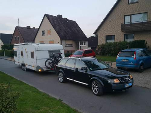 Mein Urlaubsgespann. Audi Allroad Quattro mit Suedwind 650 und 2 Downhillbikes.jpeg