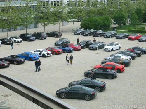 30x R8 Besuch bei Audi