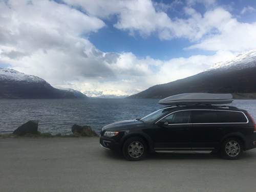 XC70 vor Fjord in Norwegen.jpg