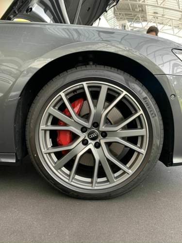 Felge 20 Zoll auf Pirelli P-Zero
