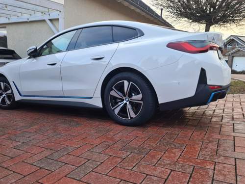 BMW i4 in Alpinaweiß