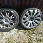 Zwei mal 19 Zoll 25 und 23 kg schwer