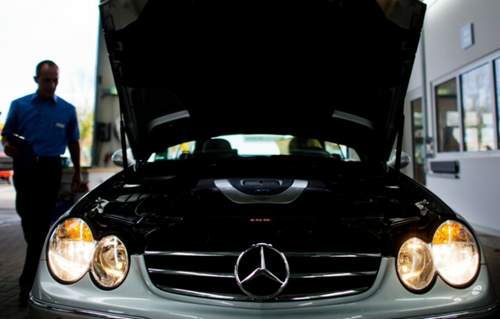 Ältere Mercedes C-Klasse: Für bereits verkaufte Diesel stellt Zetsche Software-Updates in Aussicht, die die Emissionen senken. Damit, so hofft er, ließen sich Fahrverbote vermeiden