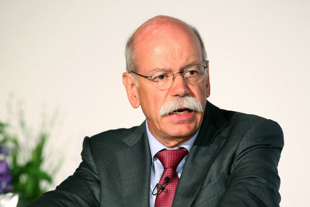 Beim "Tag der Automobilwirtschaft" sprach Dieter Zetsche über einen möglichen Datenaustausch zwischen Lkw und Pkw