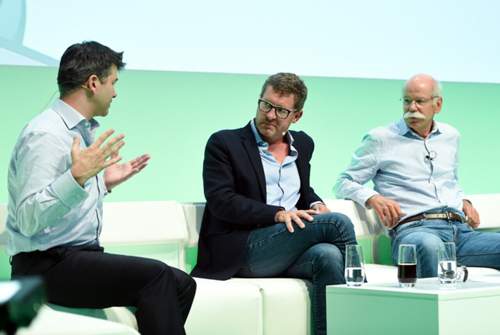 Travis Kalanick (links), Kai Diekmann ("Bild") und Dieter Zetsche (rechts) bei einer Podiumsdiskussion auf der Internet-Konferenz Noah
