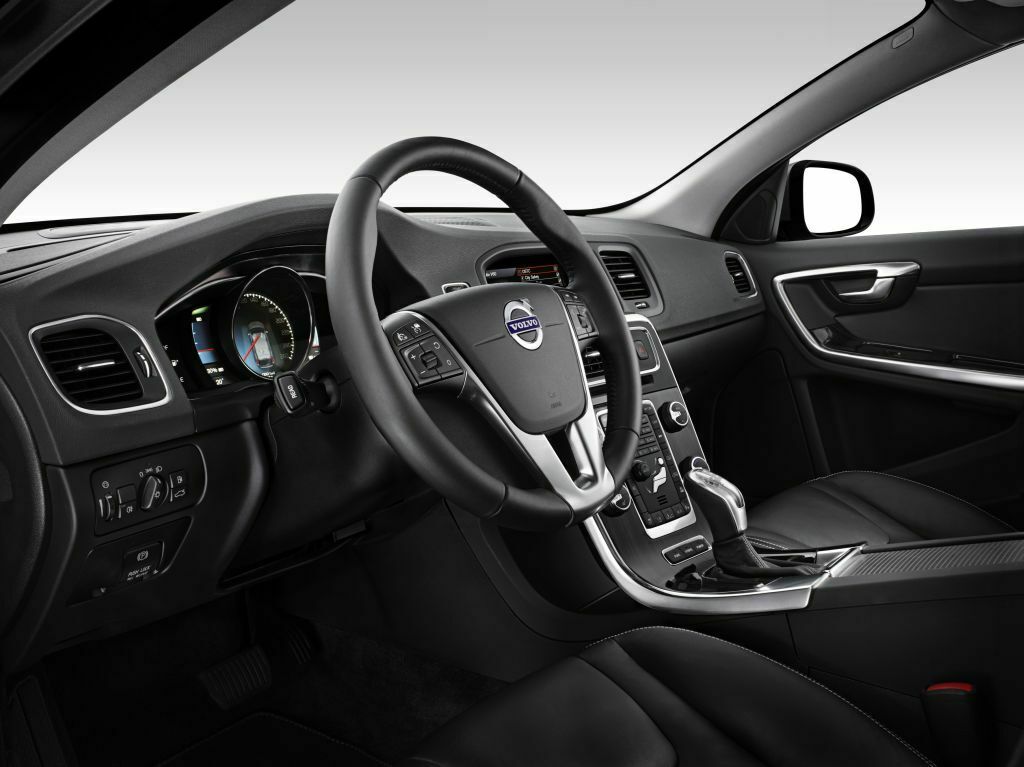 Den Volvo V60 Plug-in gibt es nur in der höchsten Ausstattungsstufe. Das sieht man dem Innenraum auch an.