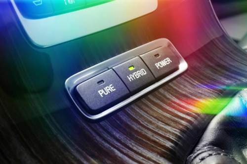 Im Innenraum des V60 gibt es drei Knöpfe zur Wahl des Fahrmodus.