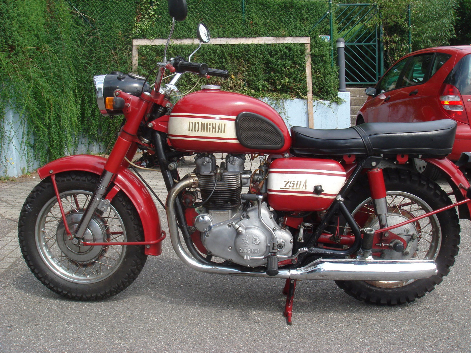Zippos, Bikermesser, Lagerfeuer in Zeiten der E-Moppeds.