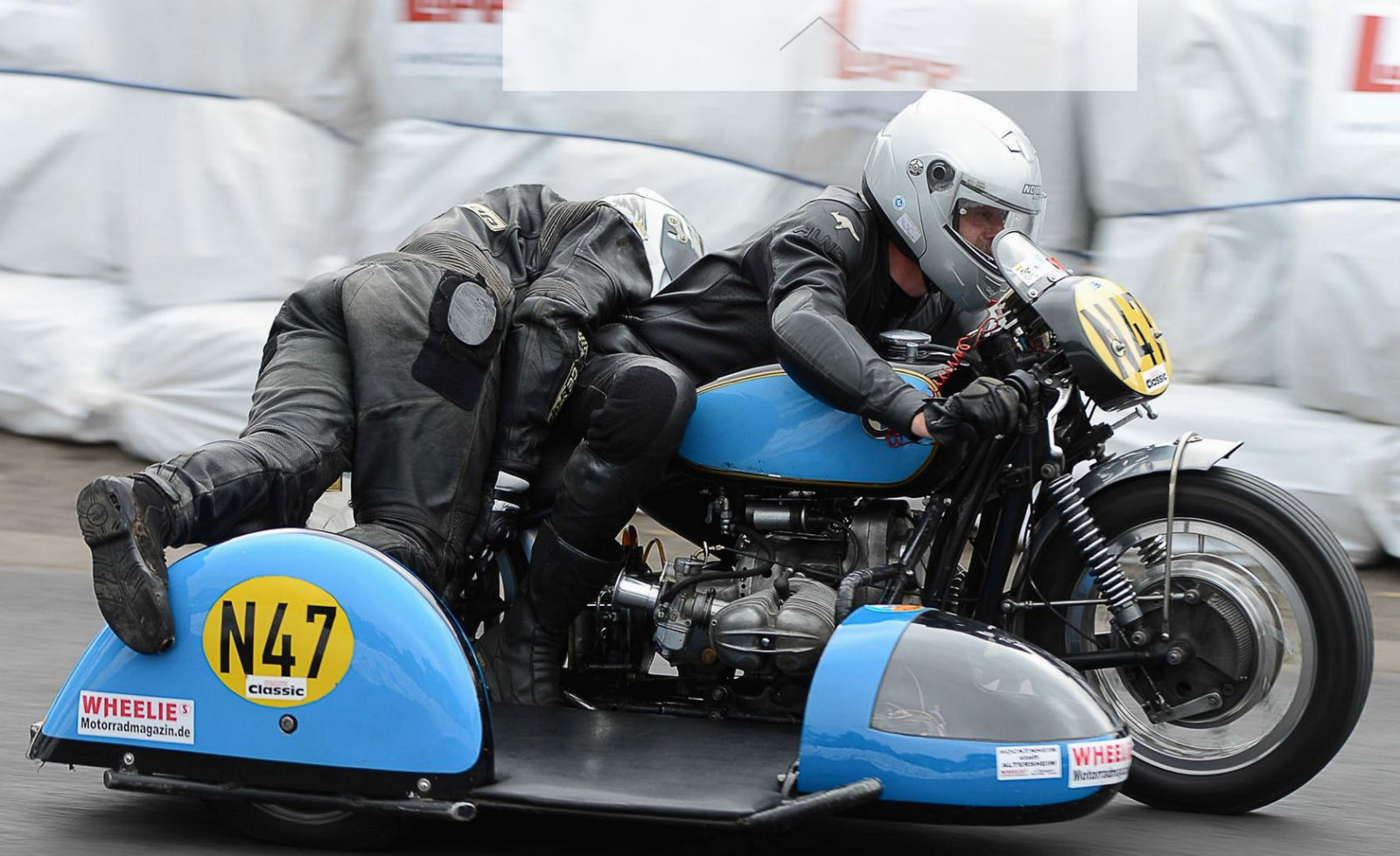 Zippos, Bikermesser, Lagerfeuer in Zeiten der E-Moppeds.