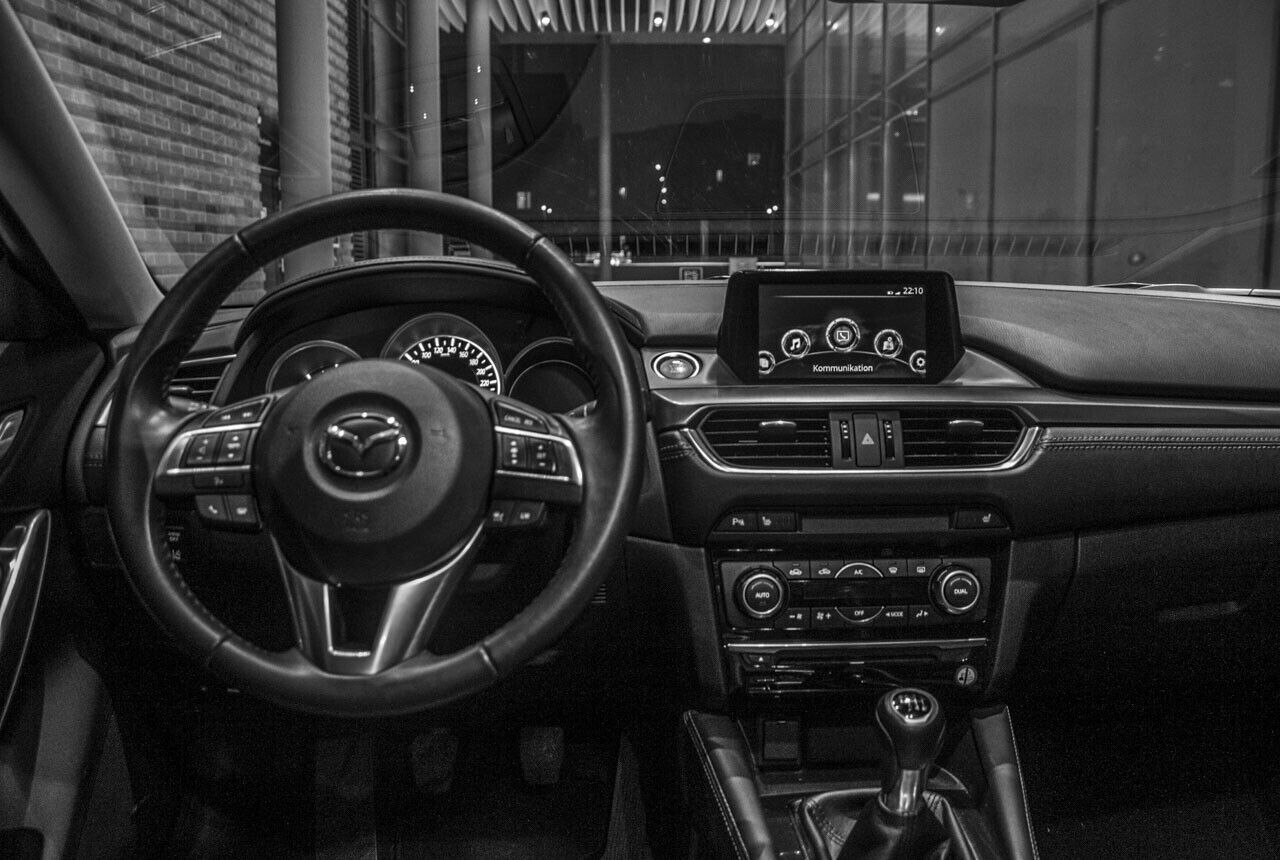 Viel weiches Kunstleder sorgt im Innenraum des Mazda6 für angenehmes Flair