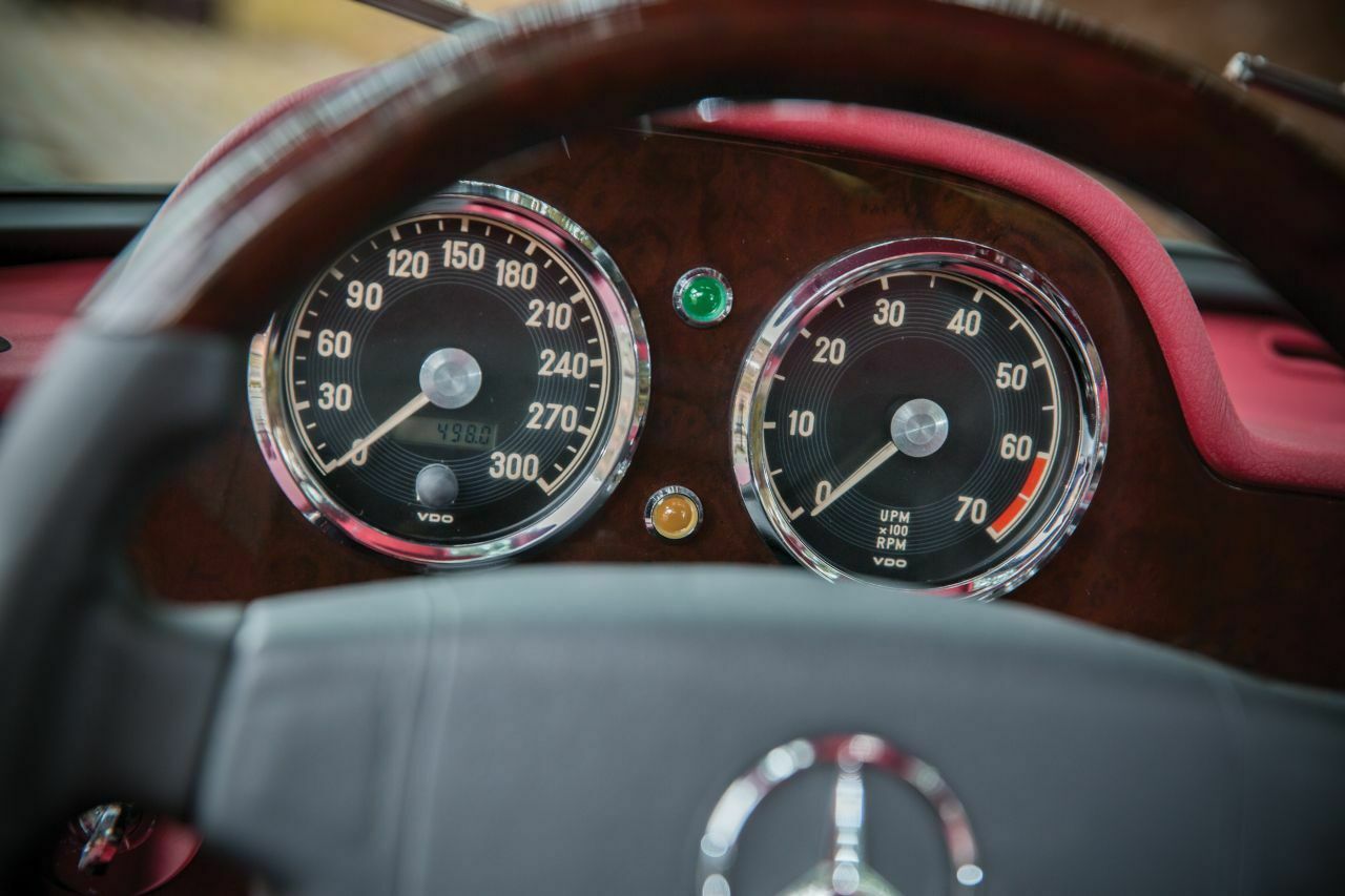 Mercedes 300 SL AMG: Anzeigetafel