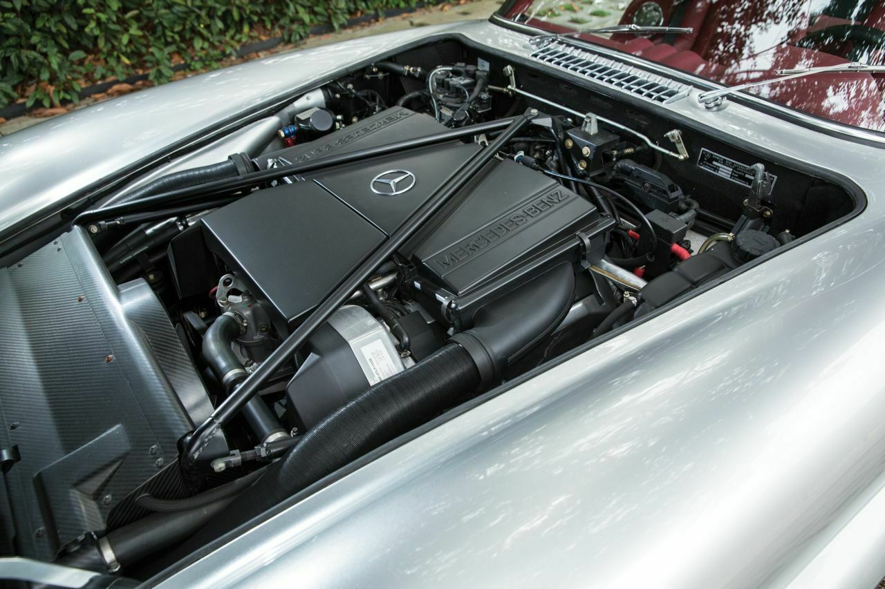Unter der Motorhaube steckt ein AMG-Achtzylinder-Sauger mit 380 PS: Dafür musste der komplette Vorderwagen umgebaut werden