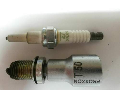 Spark-plug-sheared-off-thread-with-driven-in-torx