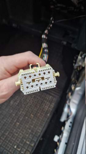 Stecker rechts