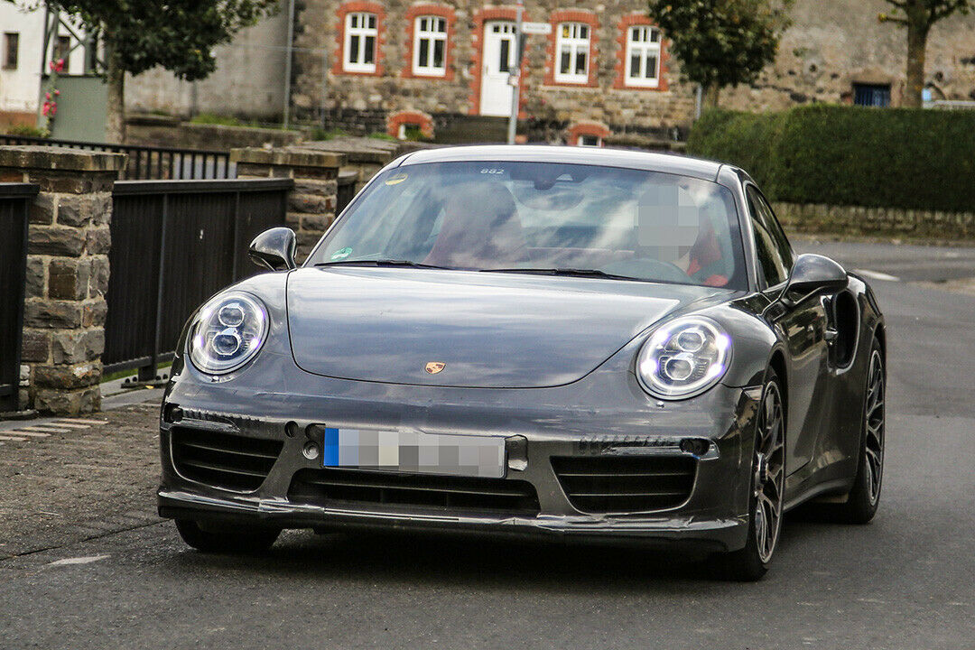 Das ringförmige Tagfahrlicht bekommt auch der 911 Turbo