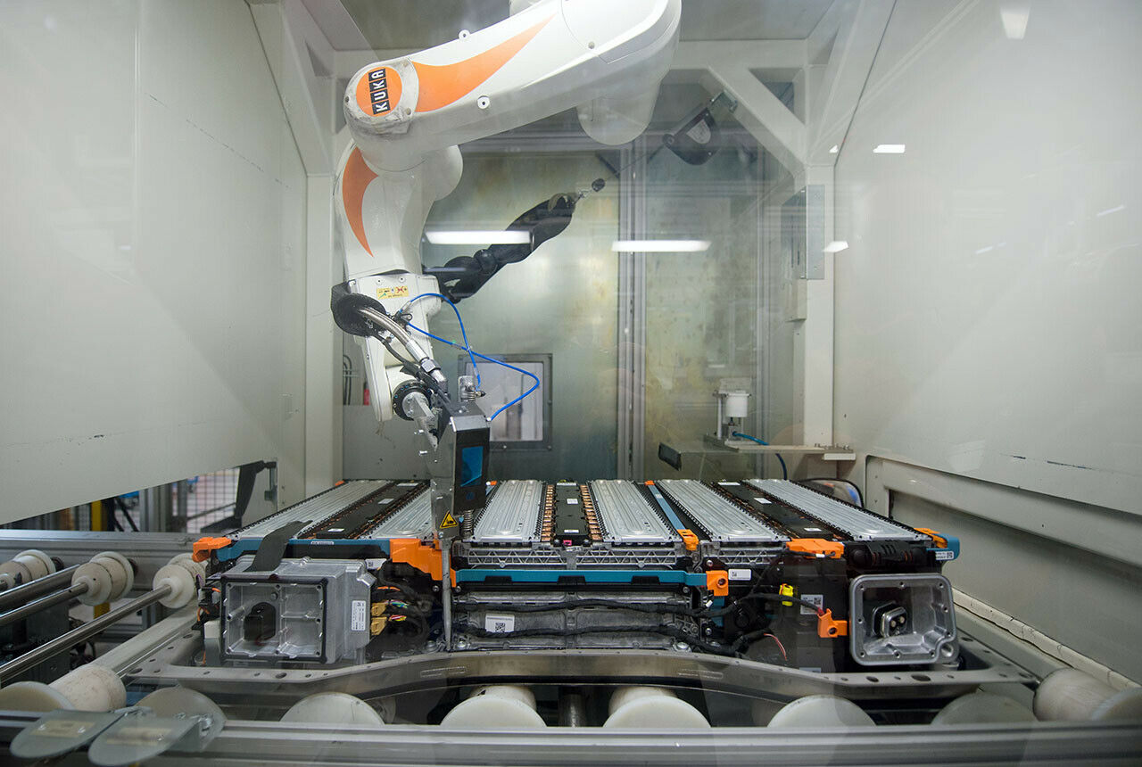Bei der Deutschen ACCUmotive in Kamenz werden Batterien montiert. Die Elektromobilität bedeutet für viele Zulieferer einen Strategiewechsel