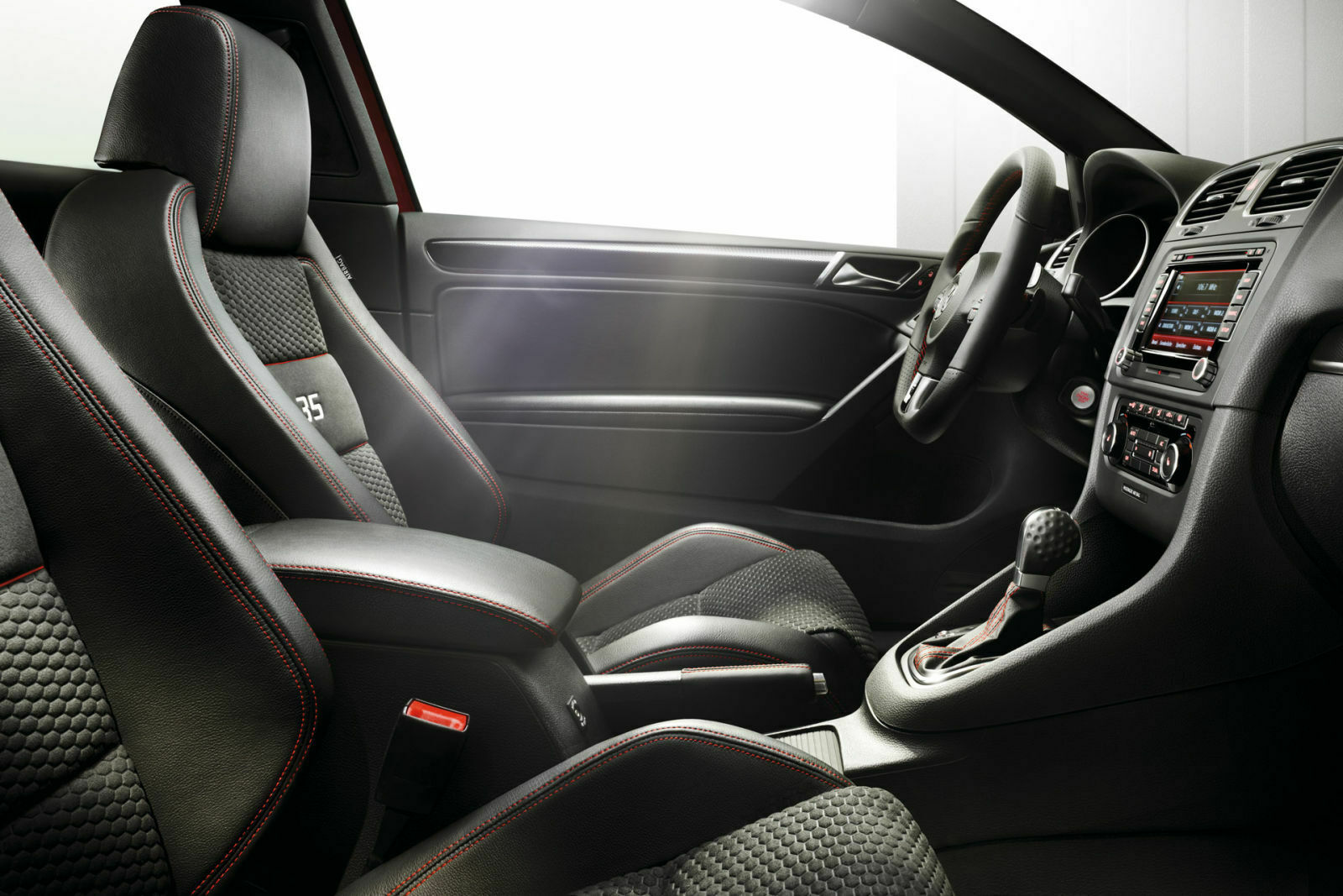 Innenraum des Golf GTI Edition 35