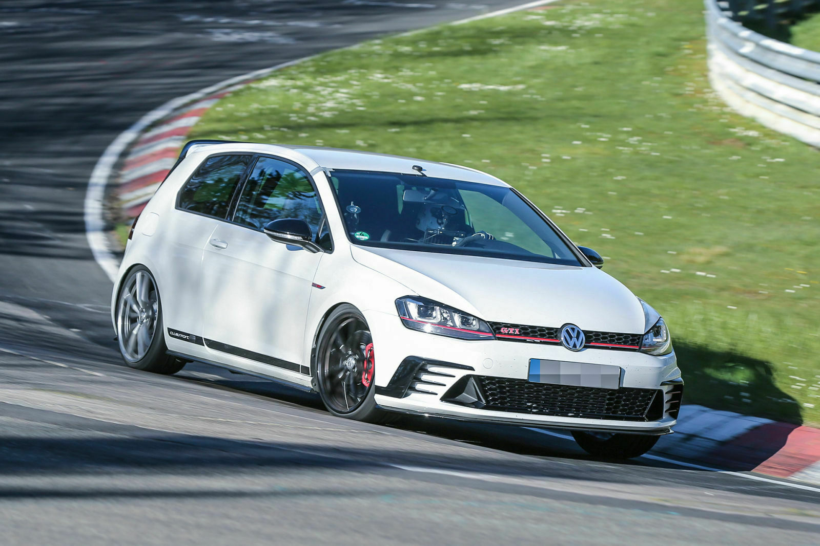 Das Fahrwerk des Golf GTI Clubsport S wurde auf der Nordschleife abgestimmt