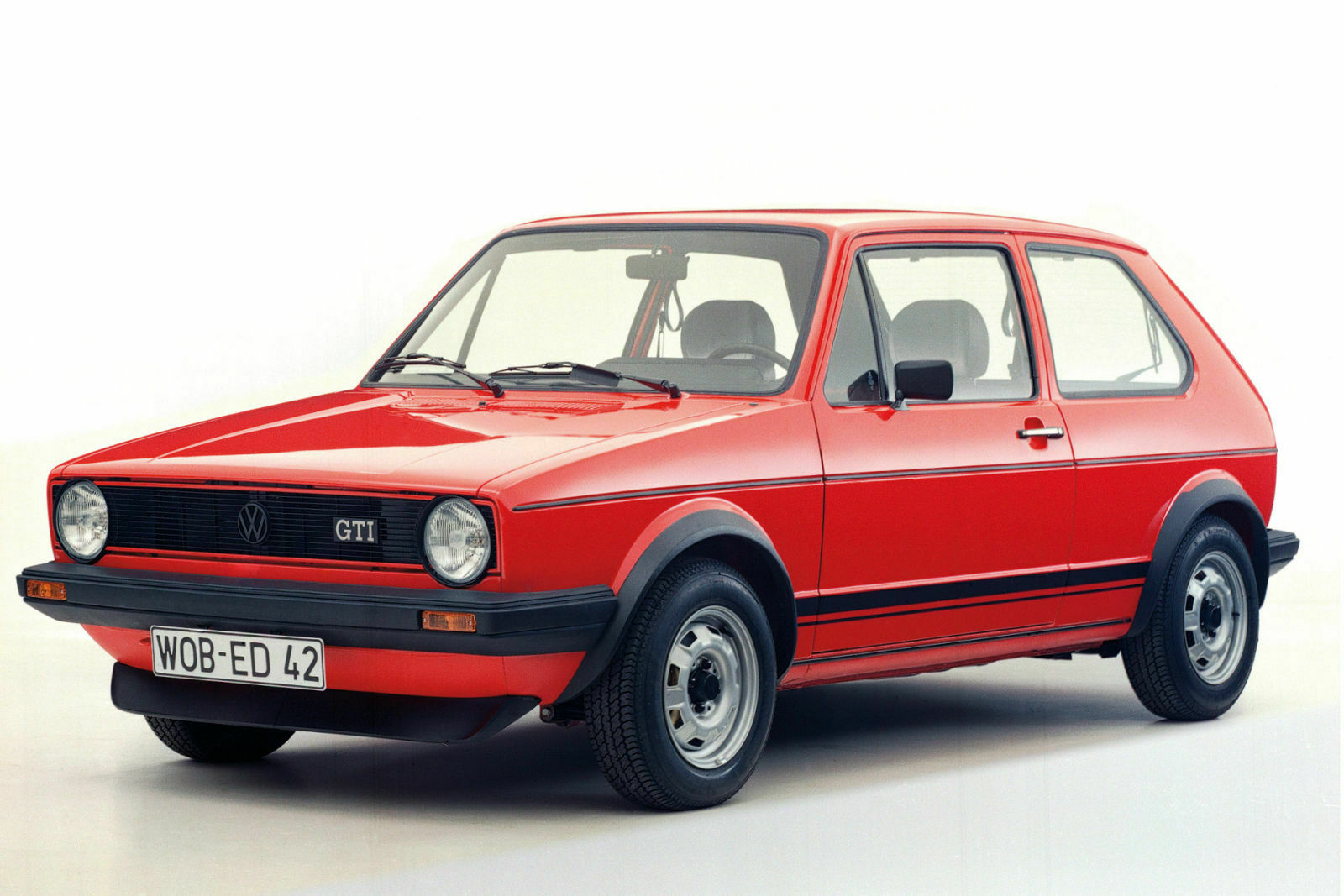 Der erste GTI: 110 PS stark, mit großer Lippe und Stahlfelgen in 13 Zoll