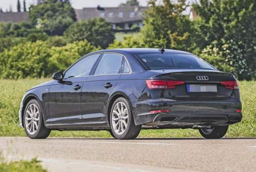 Neu am Heck: Der A4 versteckt seine Auspuff-Endrohre hinter Blenden