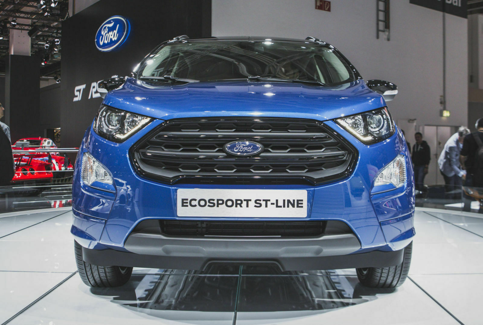Der Kühlergrill folgt nun der aktuellen Designlinie und erinnert an den Kuga