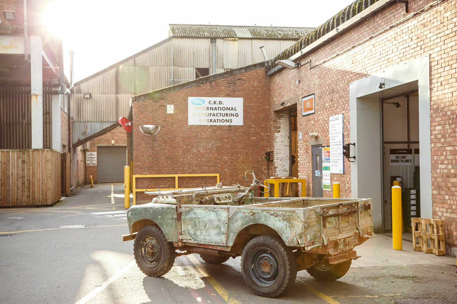 Das Car Zero hatte ein Leben als Farm-Arbeiter in Queensland hinter sich, bevor  Land Rover es heim nach Solihull holte