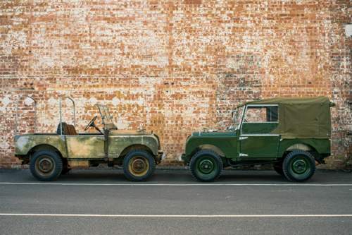 Ein alter Land Rover Series I und das restaurierte "Car Zero" zeigen, wie viel Arbeit in der Restaurierung steckt